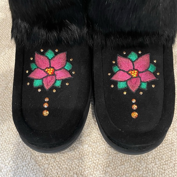 !!SOLD!! Manitobah Rise Mukluk Embellished Boot Black Size 7 BNIB - Picture 6 of 10